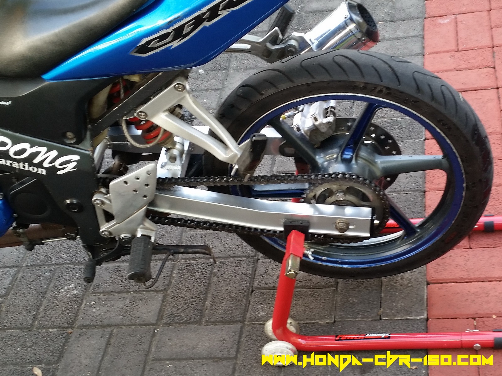 swing arm cbr150r