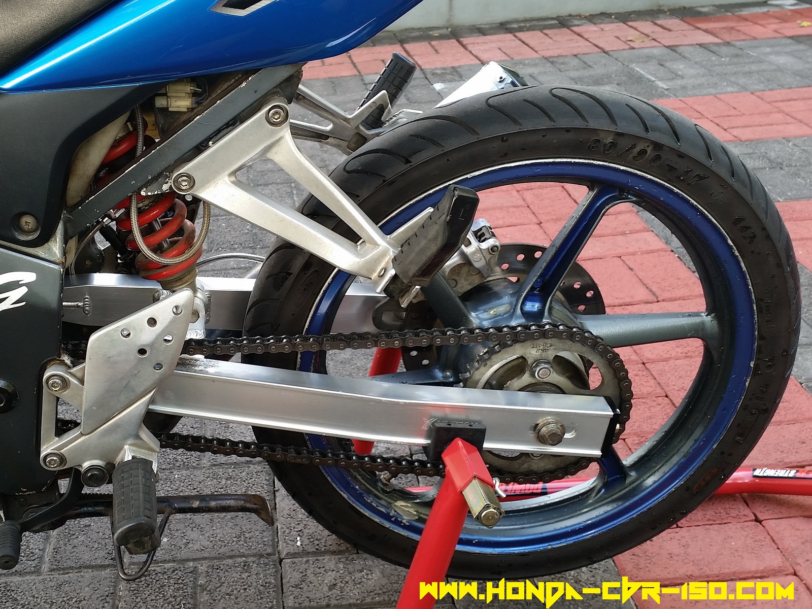 swing arm cbr150r